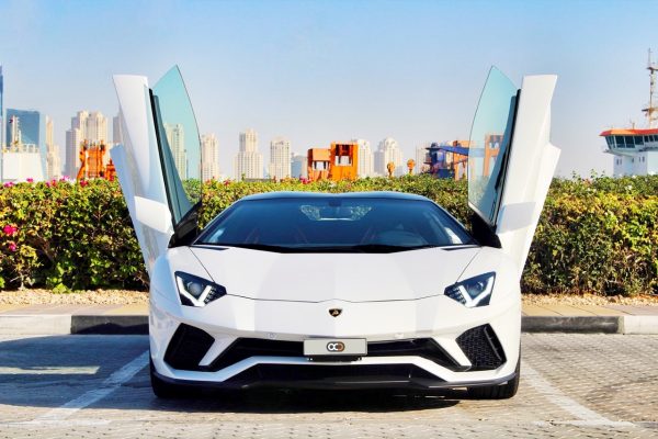 Guide to Leasing a Luxury Car in Dubai -YellowPagesDubai